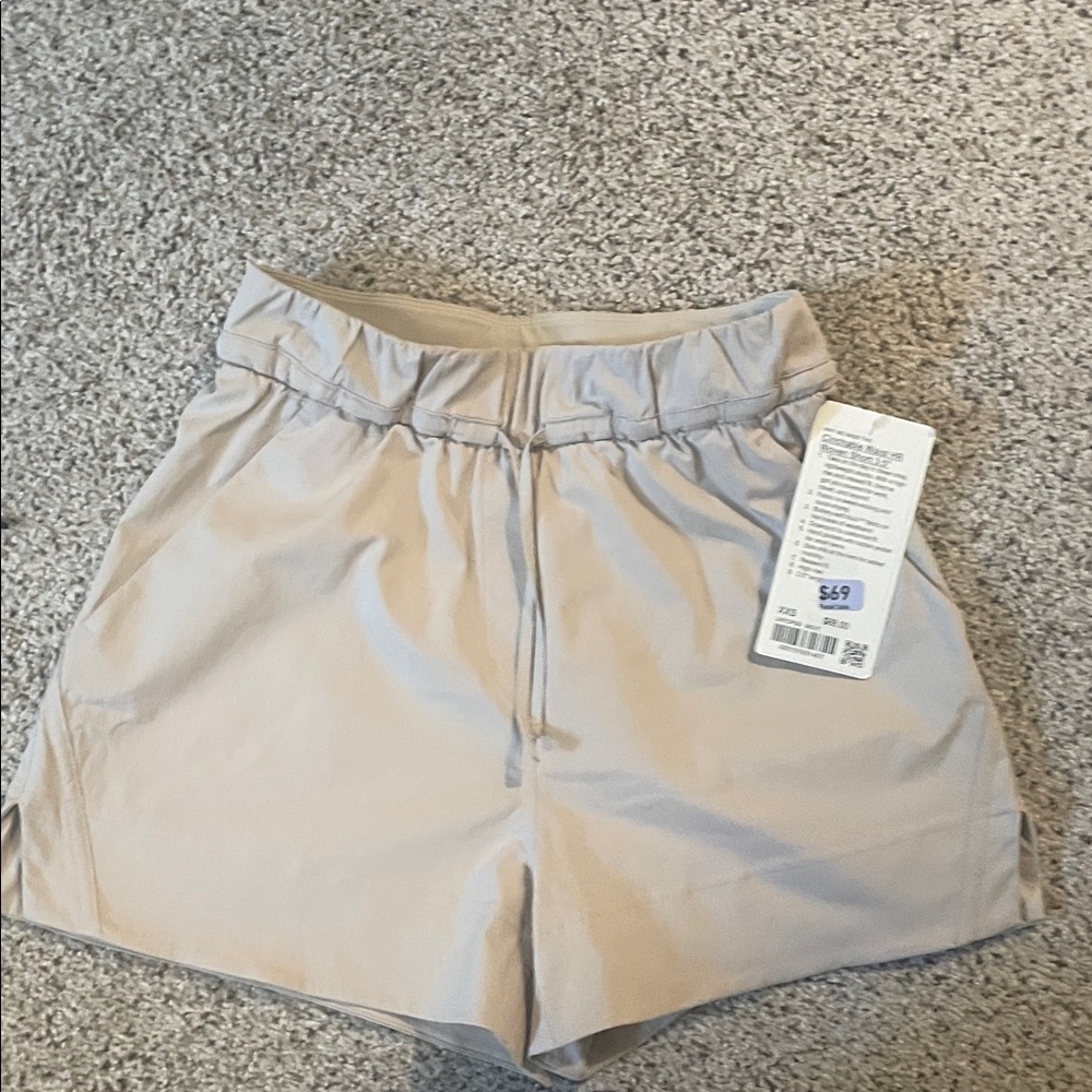 lululemon athletica cinchable waist, 3.5” length.